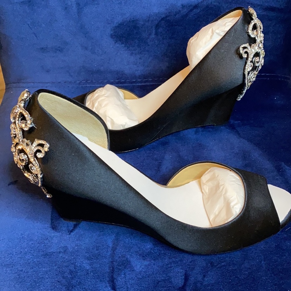 Badgley Mischka Black Wedges